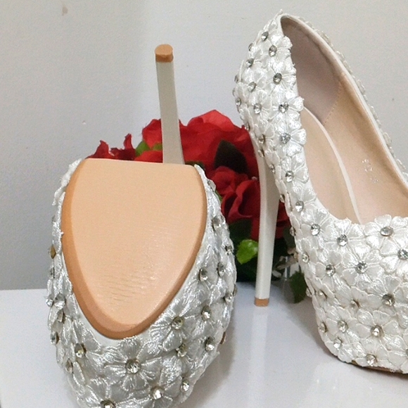 NIB🎁FREE GIFT INCLUDED🎁 NWT Rhinestones Embroidery Stiletto High Heels Pumps - Picture 13 of 16
